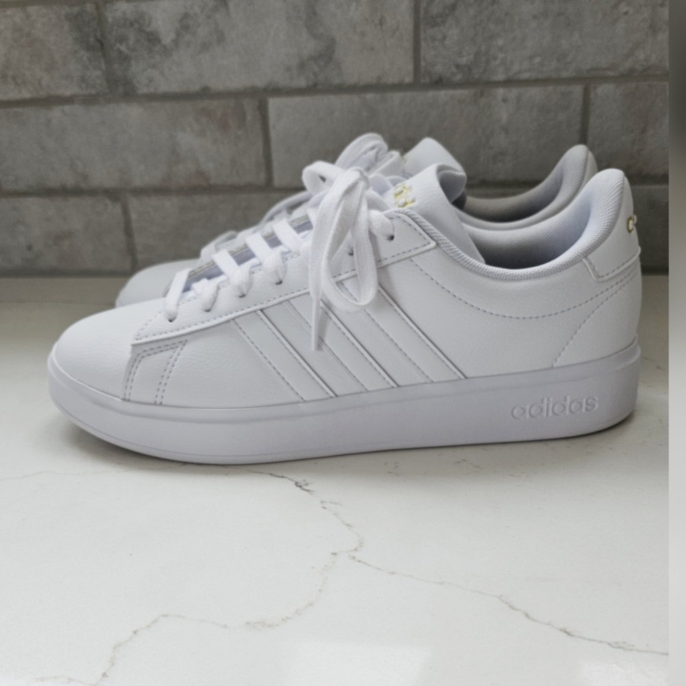 NEW Adidas Women's White and Gold Sneakers Cloud Court Shoe - Picture 3 of 6
